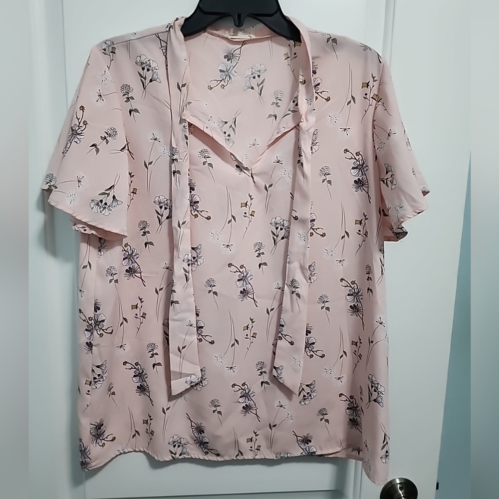 Chic Pink Tie Front Blouse with Short Sleeves